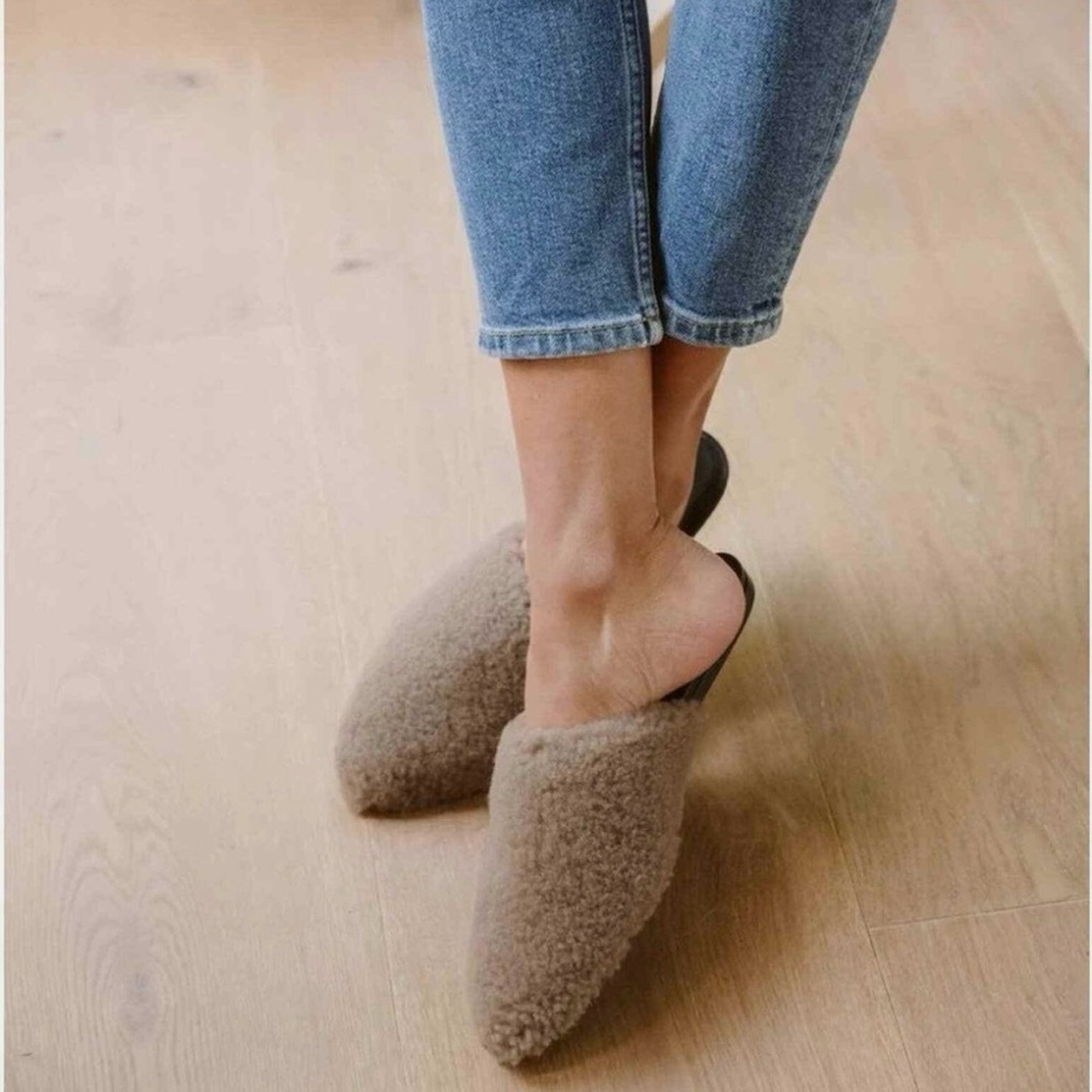 Jenni Kayne Shearling Mule Taupe
Size: 39 / 9